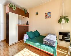 Sunny Apartment by the Sea
