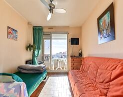 Sunny Apartment by the Sea