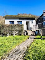 Maison proche rivière avec jardin