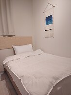 Five Hours Hotel
