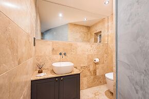 Independence Olive- 1 Bedroom - Square SEA View
