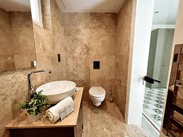 Local Gem Spacious 2BR 2BA Duplex Apartment