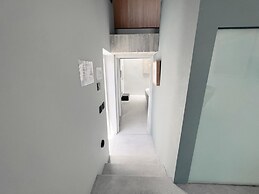 Spacious 1BR Penthouse With a Rooftop Terrace