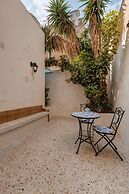 Exquisite Apartment With Patio