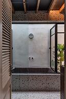 Exquisite Apartment With Patio