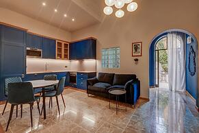 Exquisite Apartment With Patio