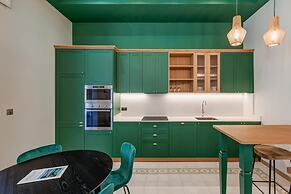 Spacious Apartment With Patio and Workspace