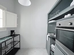 Spacious 1BR Apartment on Charming Street