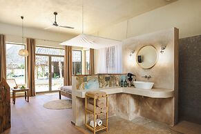 Clove Island Essence & Spa Boutique
