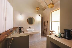 Clove Island Essence & Spa Boutique