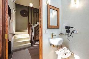 Clove Island Essence & Spa Boutique