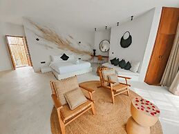 Hillstone Luxury Village