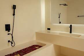 Hillstone Luxury Village