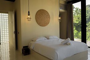 Hillstone Luxury Village