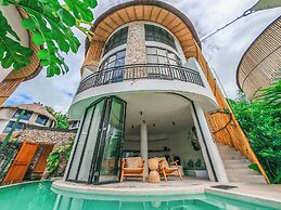 Hillstone Luxury Village