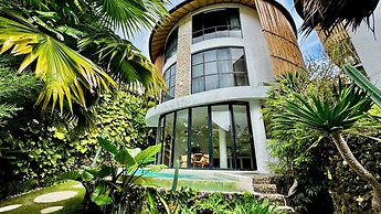 Hillstone Luxury Village