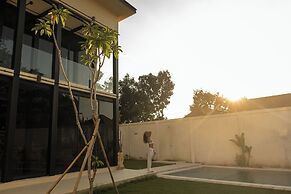 Hillstone Luxury Village