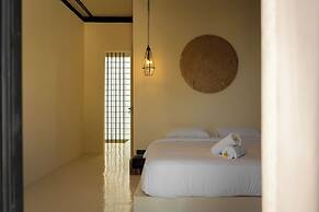Hillstone Luxury Village