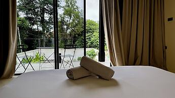 Hillstone Luxury Village