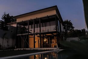 Hillstone Luxury Village