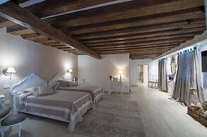 Savoia & Jolanda Apartments