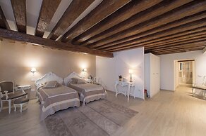 Savoia & Jolanda Apartments
