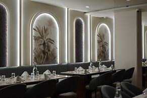 Pam Premium Hotel Vadodara