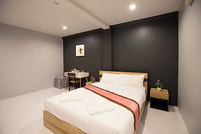 185 @ Surawong Hotel