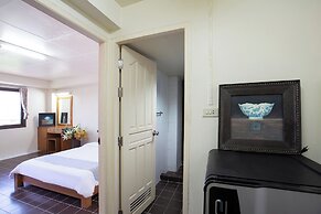 D-haus Ngamwongwan Residence
