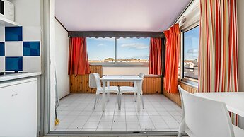 Cozy Waterfront Apartment