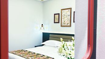 Vishan Garden Trendy Hostel