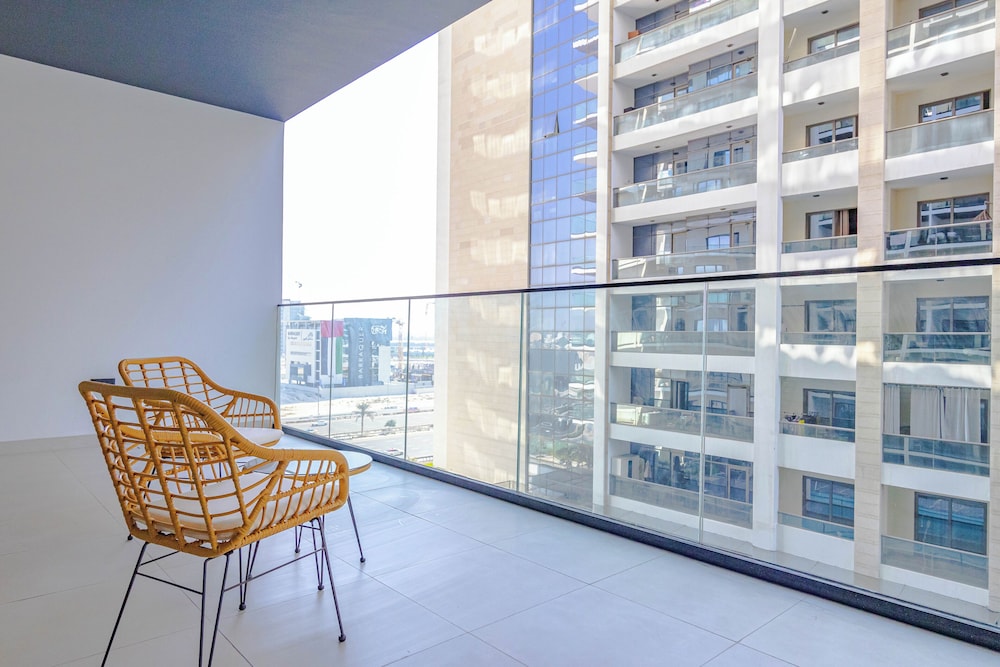 Bloomfields Stylish 1Br Binghatti Creek