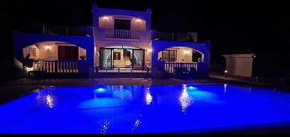 Marina Magic Sunset Villa-pool-parking-3br