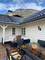 Aarnes House Stryn