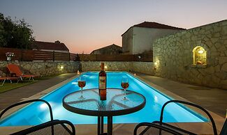 Skandalis Apartments With Pool