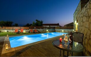 Skandalis Apartments With Pool