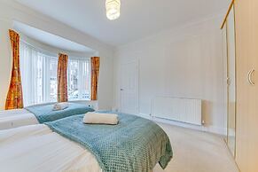 3BR Detached Bungalow w/Parking