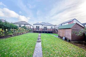 3BR Detached Bungalow w/Parking