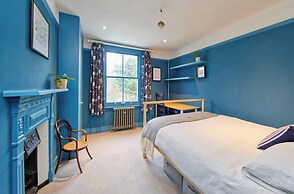 4 Bedroom House, Barnes