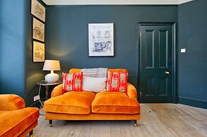 4 Bedroom House, Barnes