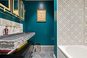 Colourful 3 Bed Kensington Garden Flat