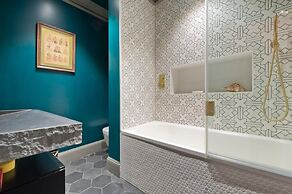 Colourful 3 Bed Kensington Garden Flat