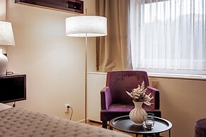 Injoy Premium Hotel Solna