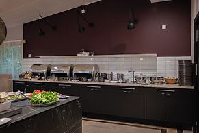 Injoy Premium Hotel Solna