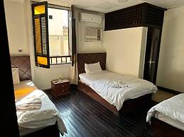 Downtown Kings Hotel