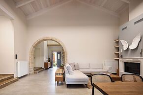Artemis Apollonas Villa