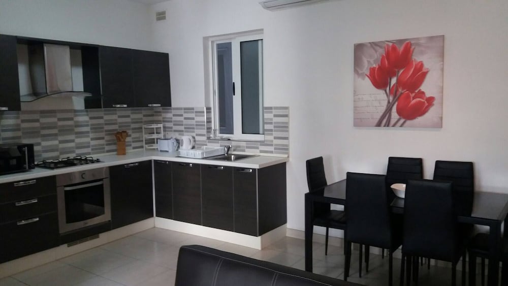 University Heights 2-bedroom Cosy Apartment