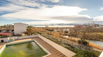 Sunny Waterfront Apartment