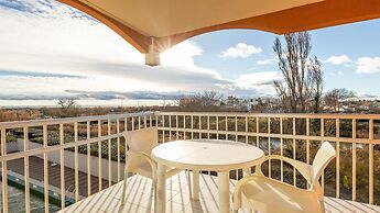 Sunny Waterfront Apartment