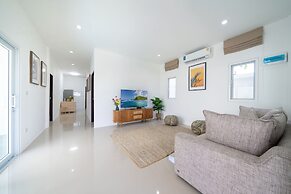 Balinese-Style 2BR Pool Villa Aemy